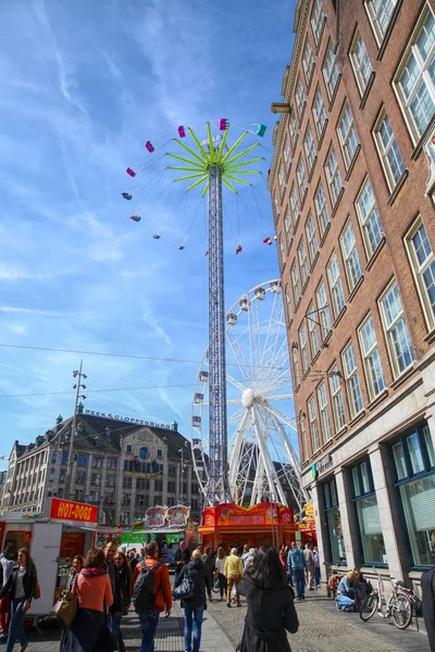 Amusement park ride in center city, Amsterdam, Netherlands. — Stock Photo, Image