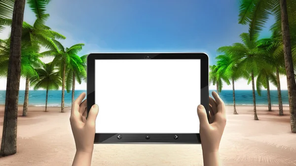 Tablet-Bildschirm am tropischen Sandstrand — Stockfoto