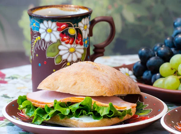 Bir sevilen bir Cumartesi sabah kahvaltıda