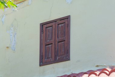 Pencereler, kapılar, elementler ve binaların dekorasyonları