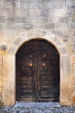 Pencereler, kapılar, elementler ve binaların dekorasyonları