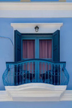 Pencereler, kapılar, elementler ve binaların dekorasyonları