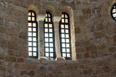 Pencereler, kapılar, elementler ve binaların dekorasyonları