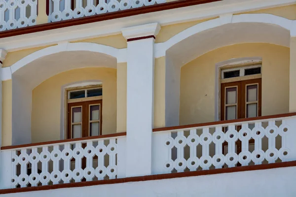 Pencereler, kapılar, elementler ve binaların dekorasyonları — Stok fotoğraf