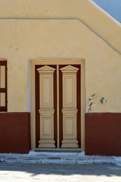 Pencereler, kapılar, elementler ve binaların dekorasyonları — Stok fotoğraf