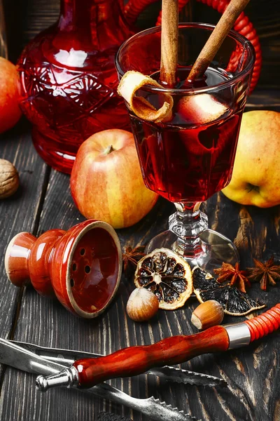 Wasserpfeife und Glühwein — Stockfoto