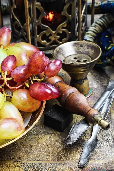 Hookah y uvas — Foto de Stock