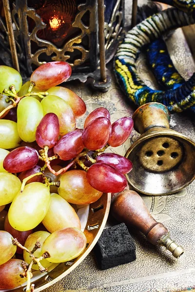 Narguilé et raisins — Photo