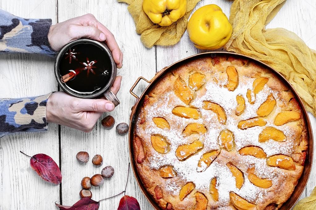 Pie with autumn quinces