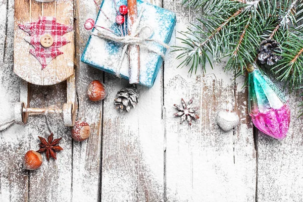 Рождественские сани и подарки — стоковое фото