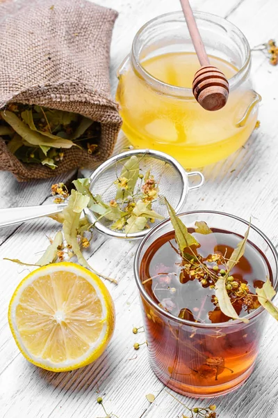 Травяной чай Linden — стоковое фото