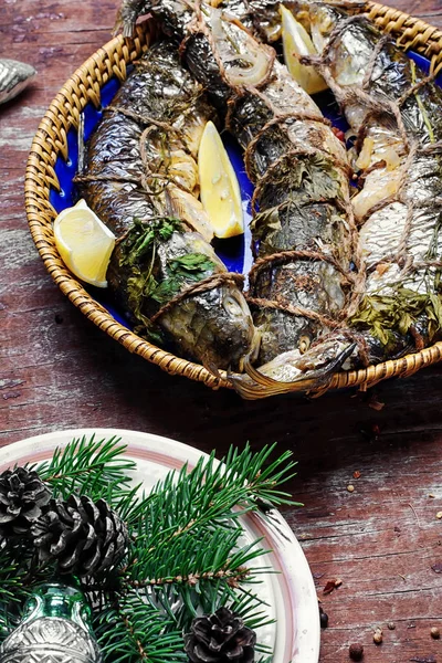 Christmas maträtt av rostad fisk — Stockfoto