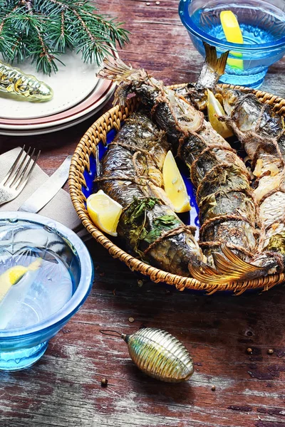 Christmas maträtt av rostad fisk — Stockfoto