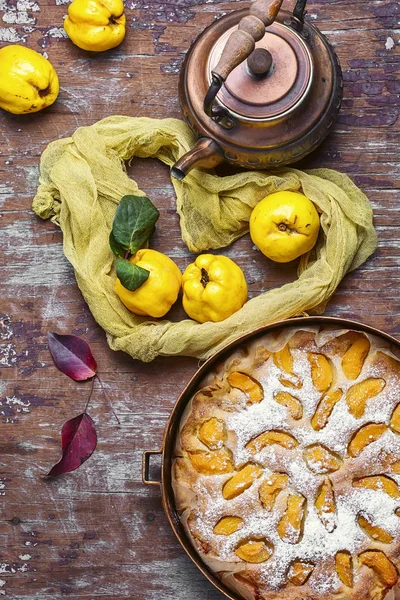 Pie with quinces — Stock Photo, Image