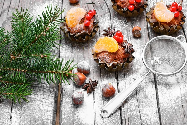 Christmas cupcake med bär — Stockfoto