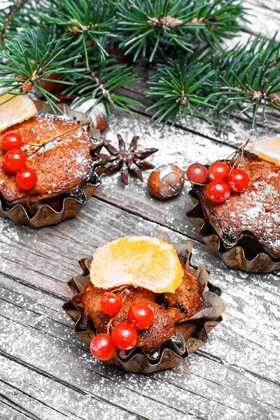 Vánoční košíček s ovocem — Stock fotografie