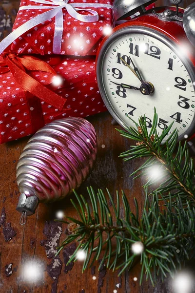 Klok en Kerst decoraties — Stockfoto