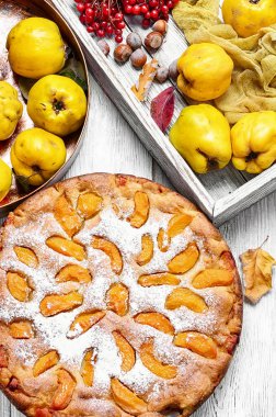 Ayva ile pişmiş pasta