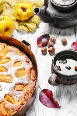 Ayva ile pişmiş pasta