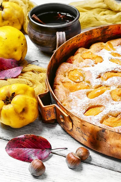 Baked pie with quince — Stock Photo, Image