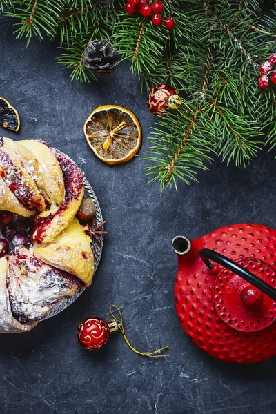 Pastel de Navidad y árbol de Navidad — Foto de Stock