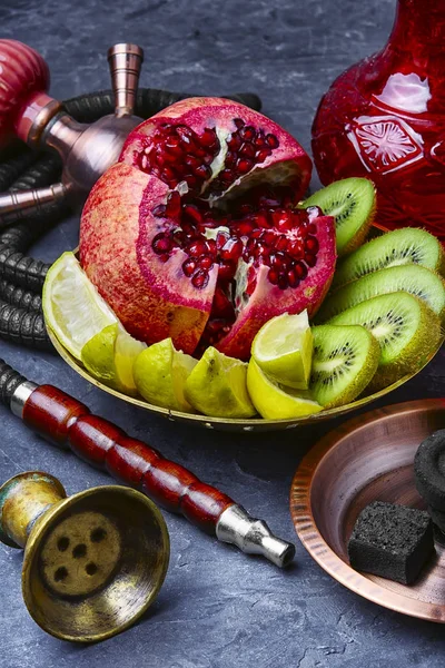 Hookah com sabor de frutas tropicais — Fotografia de Stock