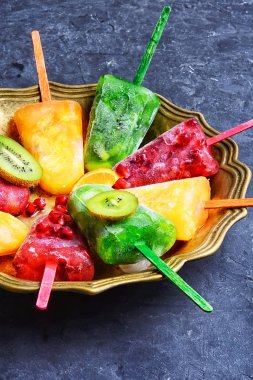 tropikal meyve ile dondurma