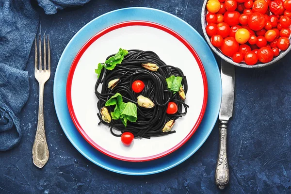Spaghete cu midii negre — Fotografie, imagine de stoc
