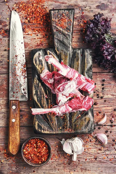 Carne na costela de cordeiro — Fotografia de Stock