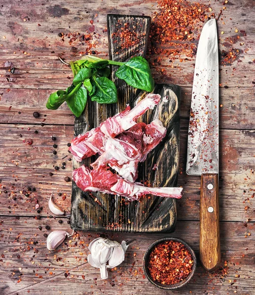 Carne na costela de cordeiro — Fotografia de Stock