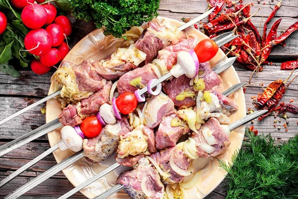 Мариноване м'ясо для пікніка — стокове фото