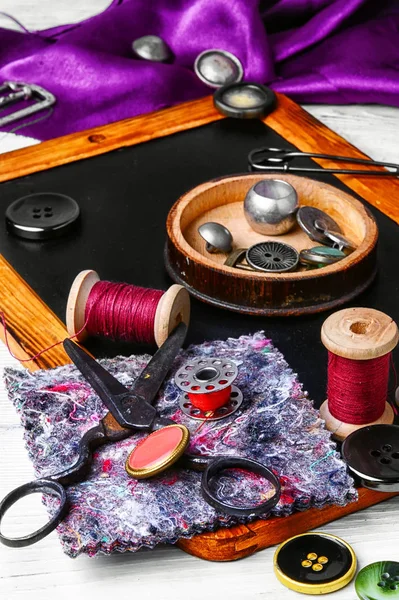 Sewing thread and buttons — Stock Photo, Image