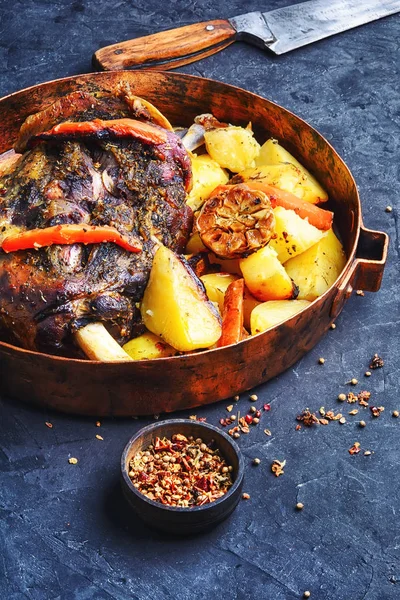 Lammbraten in der Pfanne — Stockfoto