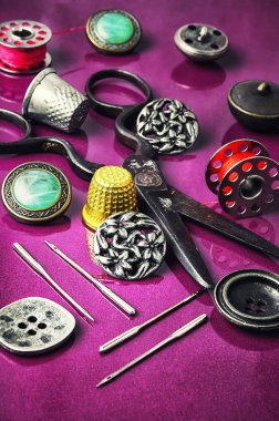 İğne, düğme ve iplik