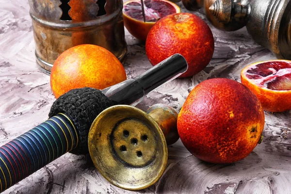 Narguile oriental con sabor a naranja — Foto de Stock