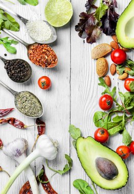 Baharatlar, organik sebze ve otlar