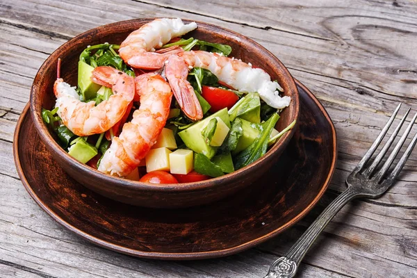 Salad with shrimp,tomatoes and avocado — Stock Photo, Image