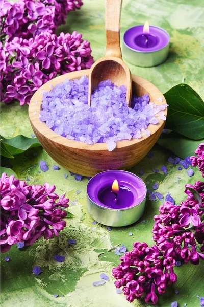 Sal de spa con flores lila —  Fotos de Stock