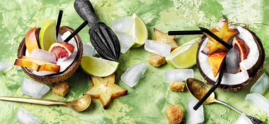 tropikal meyve kokteyl