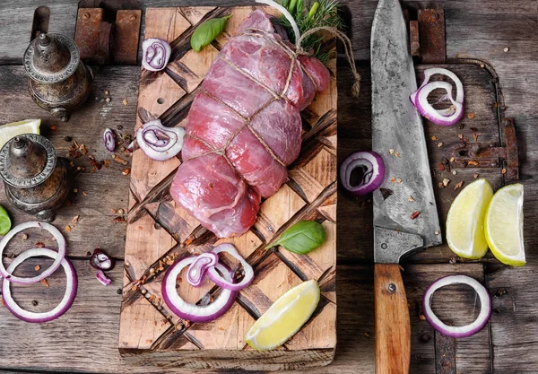 Frisches rohes Rindersteak — Stockfoto