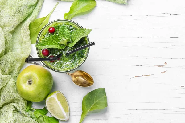 Smoothie mit Spinat und Apfel — Stockfoto