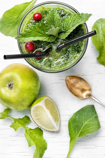 Smoothie met spinazie en appel — Stockfoto