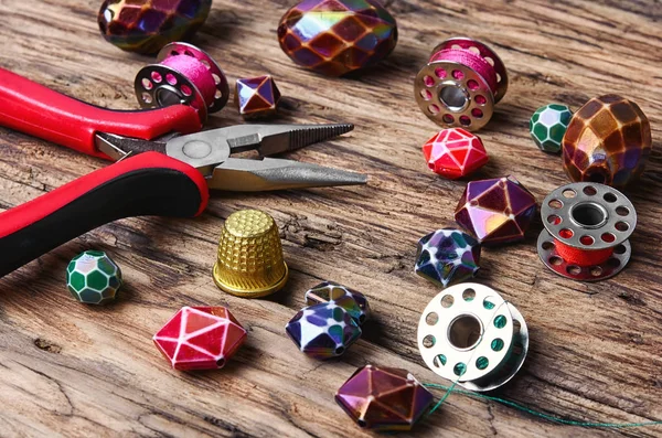 Bead.Handmade pärlor att göra kvinnor tillbehör — Stockfoto