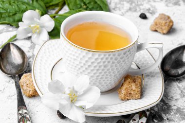 Yasemin ile Çin yeşil çay