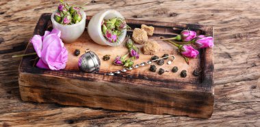 çay-gül yaprakları çay için