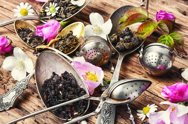 Tea spoon and herbal tea — Stock Photo, Image