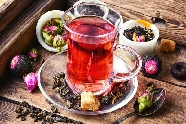Chávena de chá e chá de ervas — Fotografia de Stock