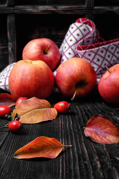 Ripe autumn apples — Stock Photo, Image