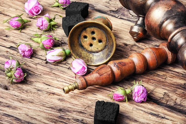 茶薔薇の風味を持つ hooka — ストック写真