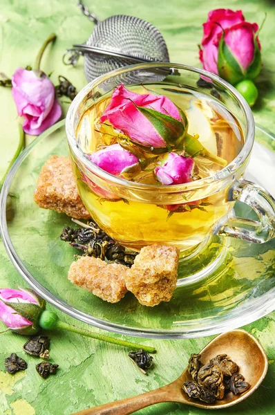 Tea バラの花びらから作られたハーブ茶 — ストック写真